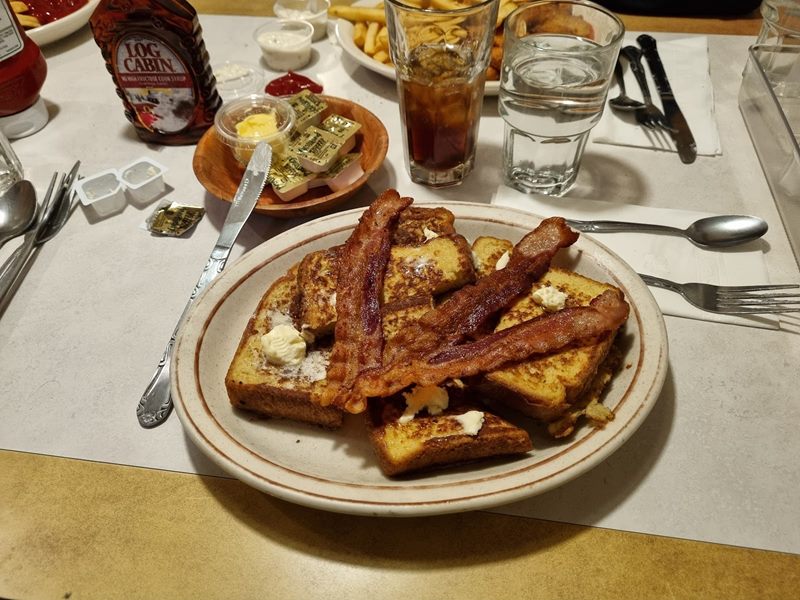 Leo's Country Oven food